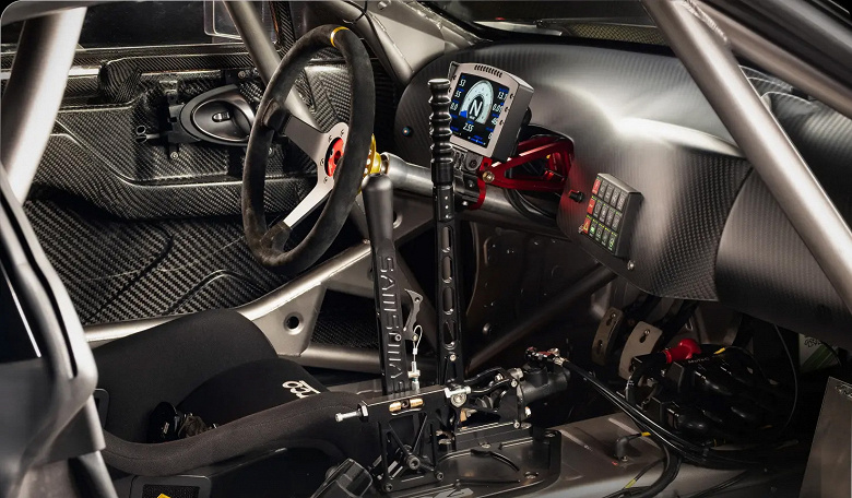 В России построили Nissan Z с 3,0-литровым мотором BMW — 895 л.с. и секвентальная коробка передач